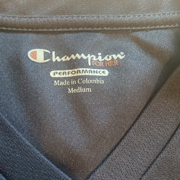 University of Pennsylvania Youth Champion Girls PerformanceSize Medium Shirt - Picture 3 of 8